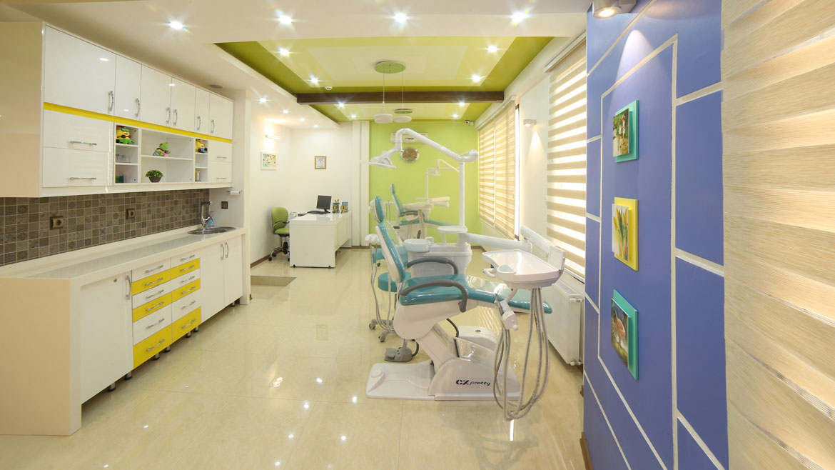 دکتر فرزانه احراری